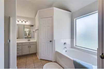 803 W Lonesome Dove Trail, Arlington, TX 76001 - Photo 19