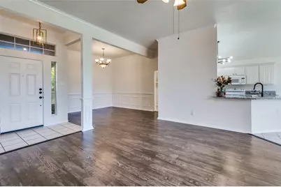 803 W Lonesome Dove Trail, Arlington, TX 76001 - Photo 3