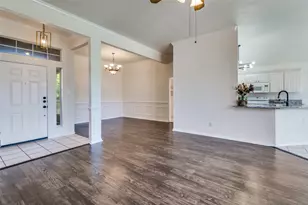 803 W Lonesome Dove Trail, Arlington, TX 76001 - Photo 3