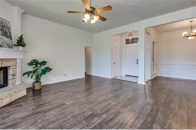 803 W Lonesome Dove Trail, Arlington, TX 76001 - Photo 5