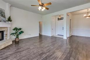 803 W Lonesome Dove Trail, Arlington, TX 76001 - Photo 5