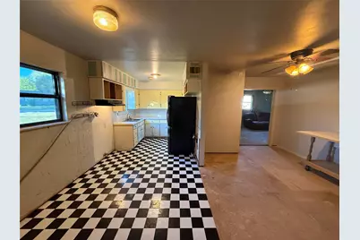 1381 Hillcrest Drive, Graham, TX 76450 - Photo 13