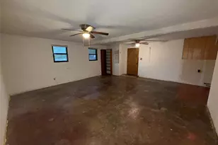 1381 Hillcrest Dr, Graham, TX 76450 - Photo 7