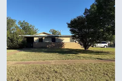 1381 Hillcrest Drive, Graham, TX 76450 - Photo 1