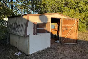 1381 Hillcrest Dr, Graham, TX 76450 - Photo 31