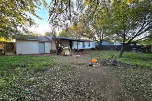 1318 Honeysuckle Dr, Mansfield, TX 76063 - Photo 17