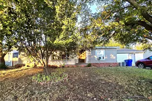 1318 Honeysuckle Dr, Mansfield, TX 76063 - Photo 3