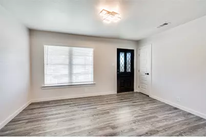 733 SE 3rd Street, Grand Prairie, TX 75051 - Photo 3