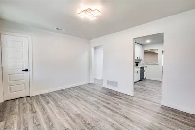 733 SE 3rd Street, Grand Prairie, TX 75051 - Photo 11