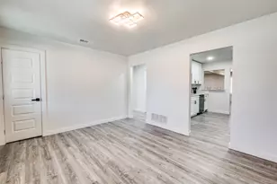 733 SE 3rd St, Grand Prairie, TX 75051 - Photo 11