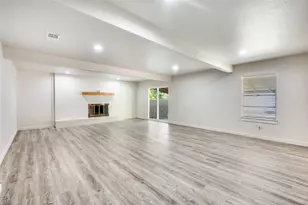 733 SE 3rd St, Grand Prairie, TX 75051 - Photo 5