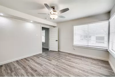733 SE 3rd Street, Grand Prairie, TX 75051 - Photo 13