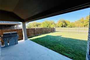 218 Oakcrest Dr, Justin, TX 76247 - Photo 31