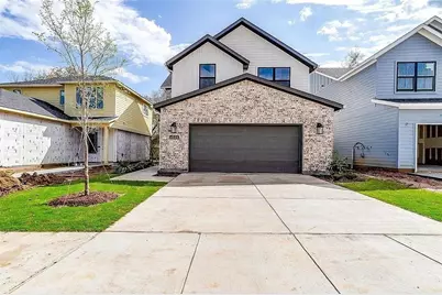 4524 Hogans Alley Drive, Arlington, TX 76001 - Photo 1