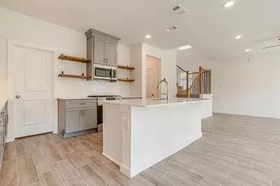 4524 Hogans Alley Drive, Arlington, TX 76001 - Photo 7