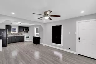 2013 Birdell St, Fort Worth, TX 76105 - Photo 9