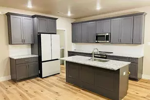 102 Hackberry Ln, Roanoke, TX 76262 - Photo 7