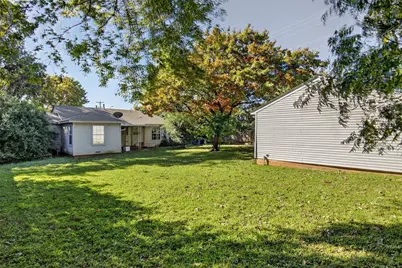 2041 W Colorado Boulevard, Dallas, TX 75208 - Photo 17