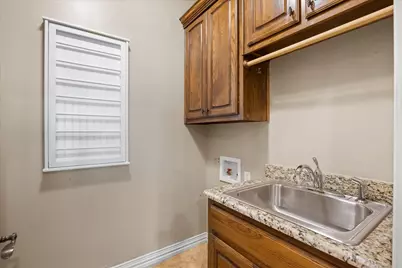 603 N Avalon Court, Granbury, TX 76048 - Photo 11