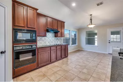 7927 Fox Chase Drive, Arlington, TX 76001 - Photo 11