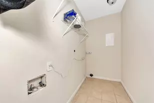 1818 Hillcrest Dr, Irving, TX 75062 - Photo 17