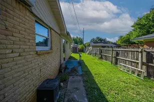 1818 Hillcrest Dr, Irving, TX 75062 - Photo 23