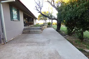 1010 W Moss St, Eastland, TX 76448 - Photo 35