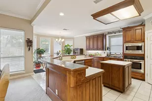 1625 Oak Creek Dr, Hurst, TX 76054 - Photo 13