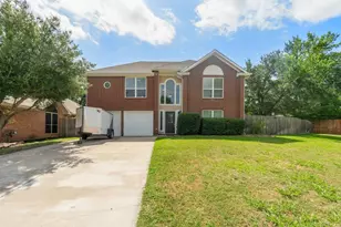 4548 Queenswood Dr, Grand Prairie, TX 75052 - Photo 1