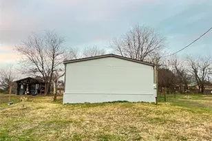 197 E Sweden St, Walnut Springs, TX 76690 - Photo 5