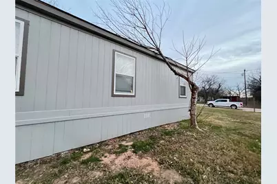 197 E Sweden Street, Walnut Springs, TX 76690 - Photo 3