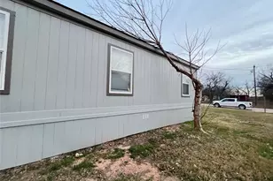 197 E Sweden St, Walnut Springs, TX 76690 - Photo 3