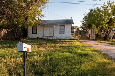 130 Concho Street, Tye, TX 79563 - Photo 19