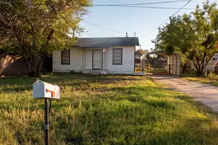 130 Concho St, Tye, TX 79563 - Photo 19
