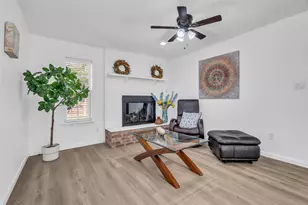 1319 Parkway Ct, Arlington, TX 76010 - Photo 3