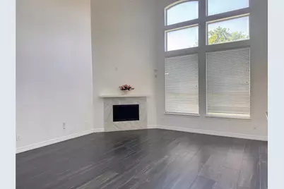 8226 Fox Creek Trail, Dallas, TX 75249 - Photo 9