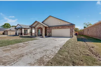 1221 S Rockwall Avenue, Terrell, TX 75160 - Photo 1