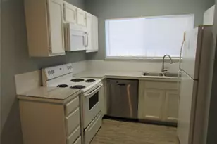 7126 Holly Hill Dr, Dallas, TX 75231 - Photo 5