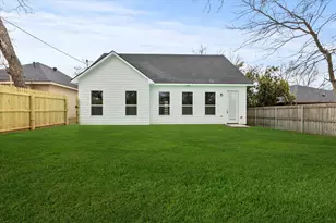 919 W Day St, Denison, TX 75020 - Photo 21