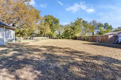 513 W Texas Street, Denison, TX 75020 - Photo 17