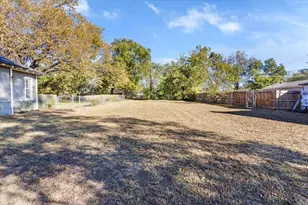 513 W Texas St, Denison, TX 75020 - Photo 17
