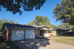 1175 Dublin Dr, Fort Worth, TX 76134 - Photo 3