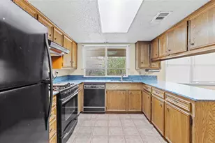 502 Charlotte St, Greenville, TX 75402 - Photo 5