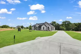 305 Wrangler Ct, Weatherford, TX 76088 - Photo 5