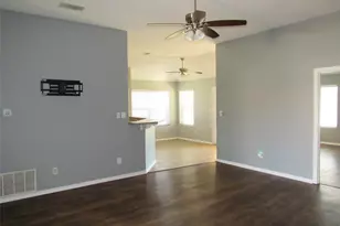 105 Wildcat Dr, Lacy Lakeview, TX 76705 - Photo 3