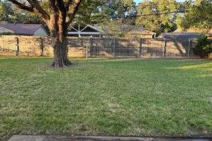 852 W Redbud Dr, Hurst, TX 76053 - Photo 3