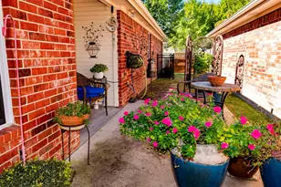 9028 Racquet Club Dr, Fort Worth, TX 76120 - Photo 3