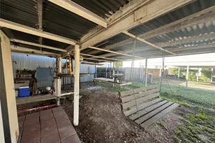 205 College St, Chico, TX 76431 - Photo 27