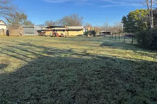 205 College St, Chico, TX 76431 - Photo 37