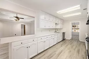 7401 Windcrest Ct N, North Richland Hills, TX 76182 - Photo 15